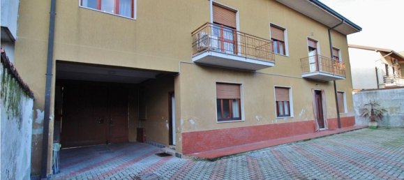 7 rooms House in Cerro Maggiore, Italy No. 4589 2