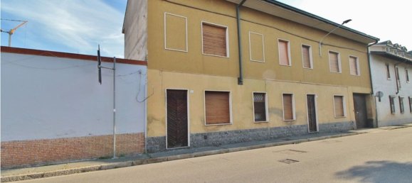 7 rooms House in Cerro Maggiore, Italy No. 4589 23