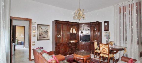 7 rooms House in Cerro Maggiore, Italy No. 4589 6
