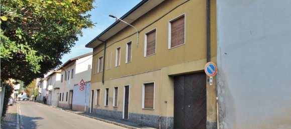 7 rooms House in Cerro Maggiore, Italy No. 4589 24