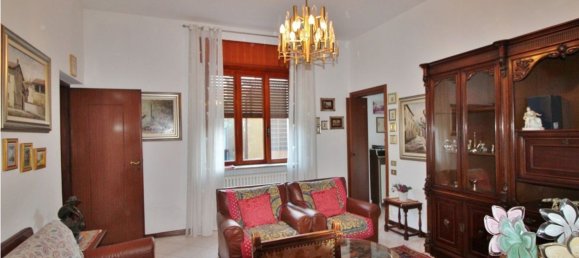 7 rooms House in Cerro Maggiore, Italy No. 4589 5