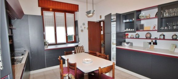 7 rooms House in Cerro Maggiore, Italy No. 4589 7