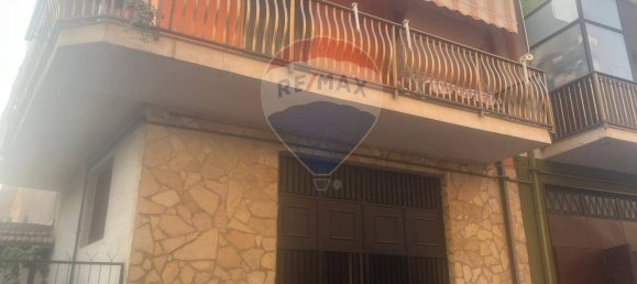 2 bedrooms House in Adrano, Italy No. 380118 4