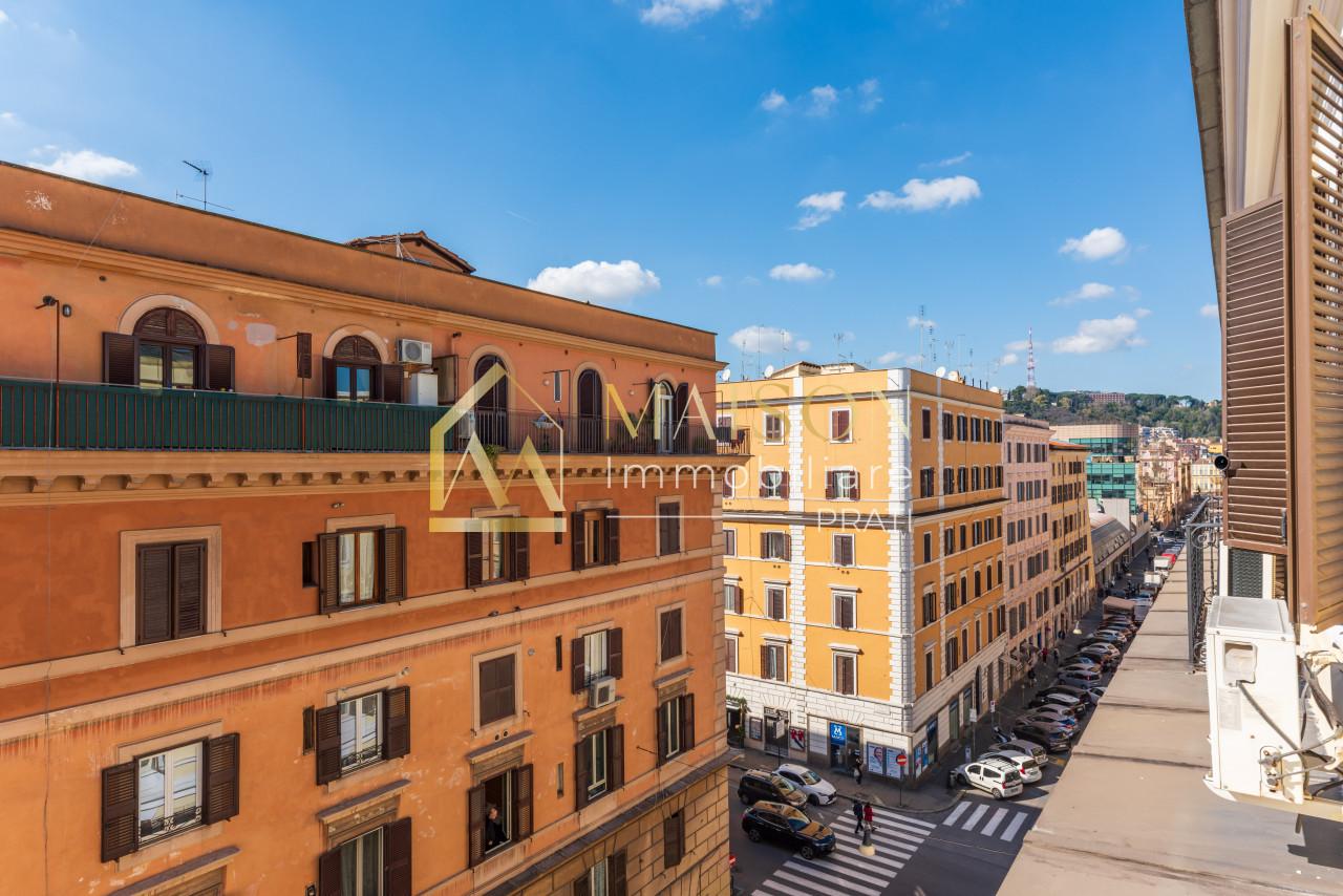 5 rooms Apartment in Rome, Italy No. 14838