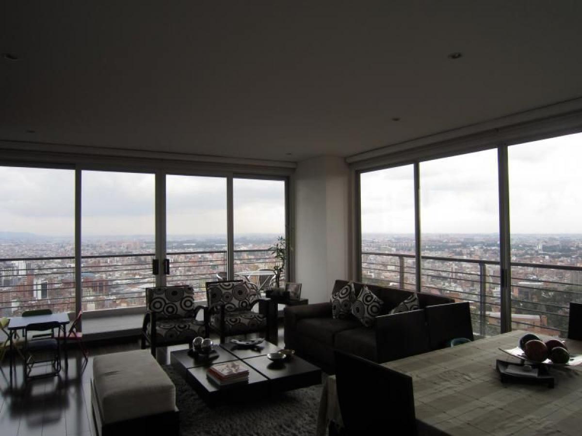 Casa de 3 dormitorios en Bogotá, Colombia No. 10160