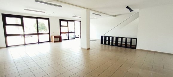 4 rooms Commercial property in Foiano della Chiana, Italy No. 223492 7