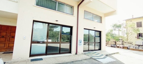 4 rooms Commercial property in Foiano della Chiana, Italy No. 223492 2