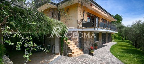 4 bedrooms Villa in Gardone Riviera, Italy No. 237189 2