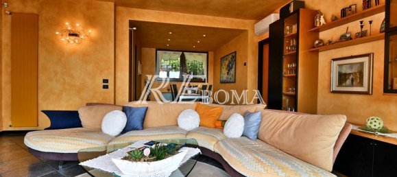 4 bedrooms Villa in Gardone Riviera, Italy No. 237189 6