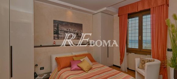 4 bedrooms Villa in Gardone Riviera, Italy No. 237189 8