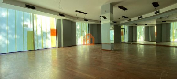 Коммерческая недвижимость 179м² в Леон, Испания № 66623 2