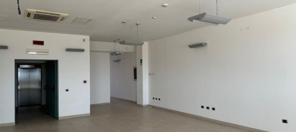 عقار تجاري في Cagliari, Italy 130متر مربع رقم 67796 2