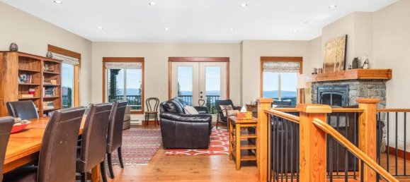 4 bedrooms House in British Columbia, Canada No. 1281 10