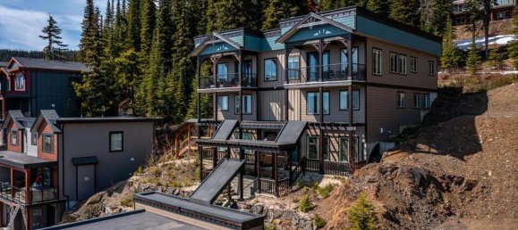 4 bedrooms House in British Columbia, Canada No. 1281 2