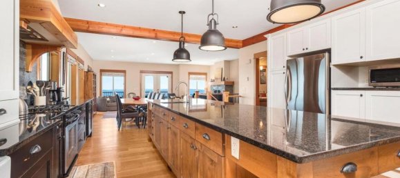 4 bedrooms House in British Columbia, Canada No. 1281 8