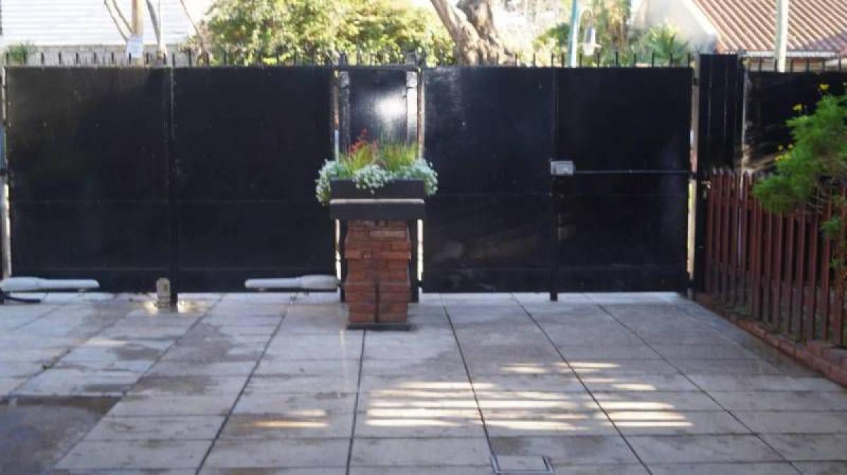 4 bedrooms House in Vicente Lopez, Argentina No. 20362