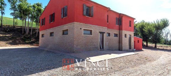 Casa de 9 habitaciónes en Montelupone, Italy No. 123283 3