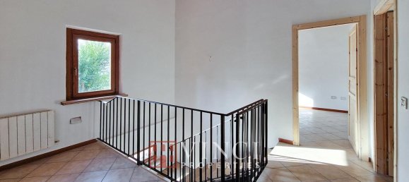 Casa de 9 habitaciónes en Montelupone, Italy No. 123283 15