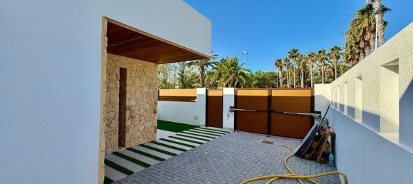 Casa de 4 dormitorios en Torrevieja, Spain No. 154545 3