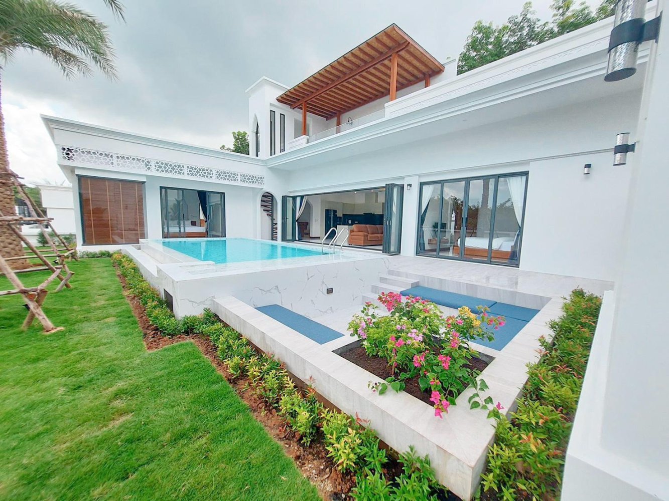3 bedrooms Villa in Phuket, Thailand No. 5933