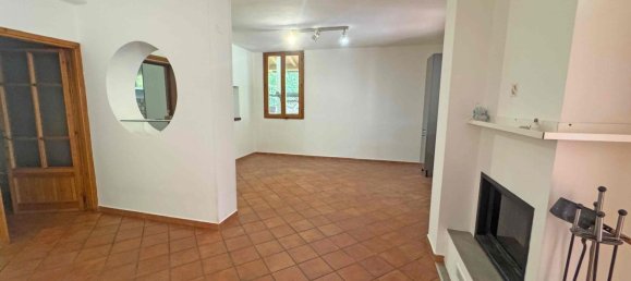 6 bedrooms House in Bibbiano, Italy No. 330643 10