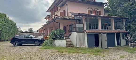 6 bedrooms House in Bibbiano, Italy No. 330643 2