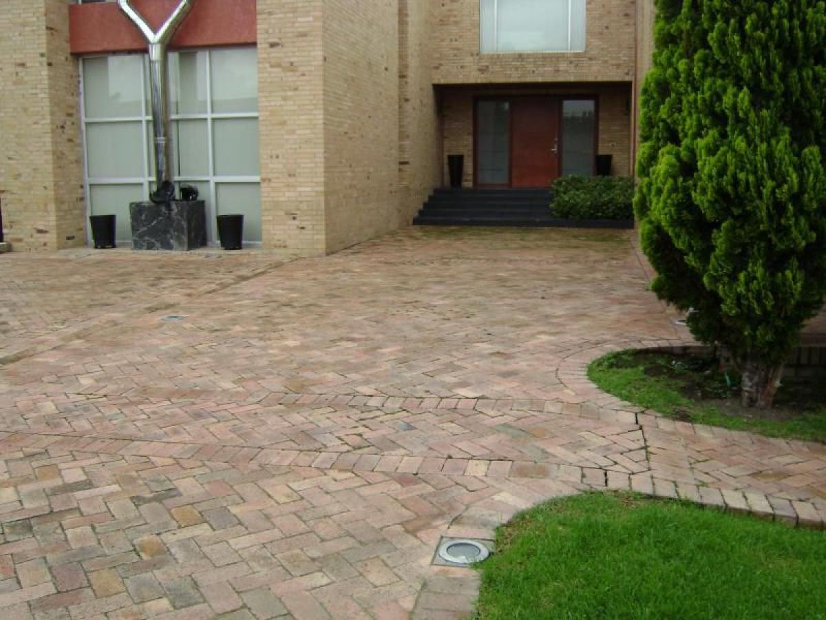 Casa de 4 dormitorios en Cundinamarca, Colombia No. 8135