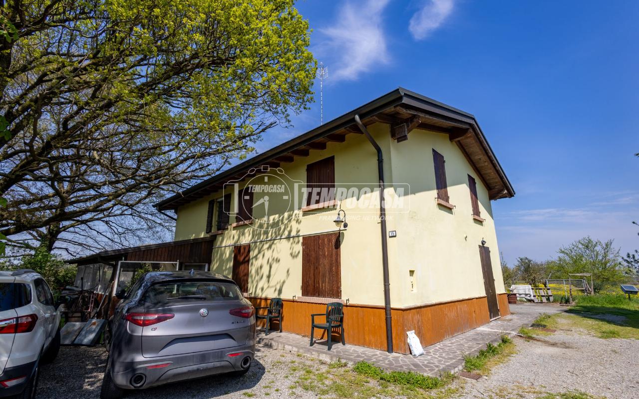 Casa de 6 habitaciónes en Reggio Emilia, Italy No. 232739