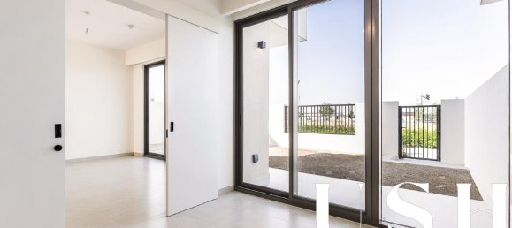 4 chambres Maison de ville à Town Square, UAE No. 98175 4