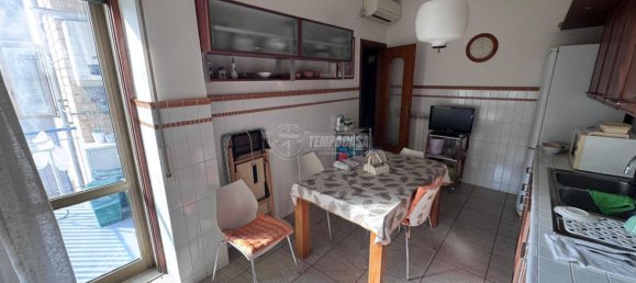 4 bedrooms Apartment in Naples, Italy No. 24313 8