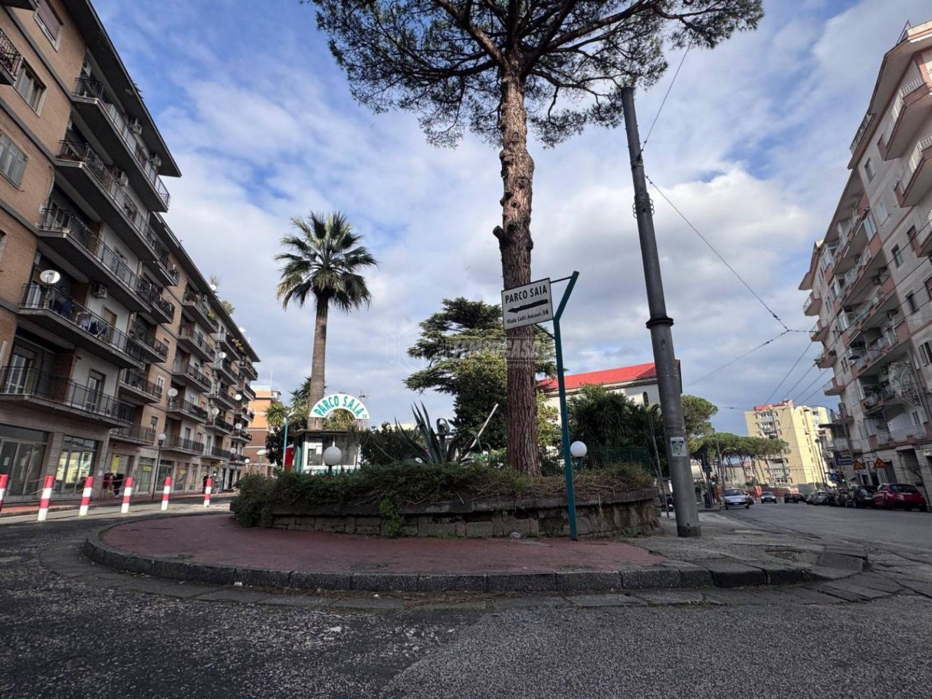 4 bedrooms Apartment in Naples, Italy No. 24313