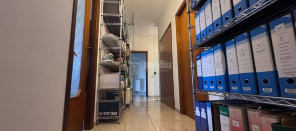 4 bedrooms Apartment in Naples, Italy No. 24313 15