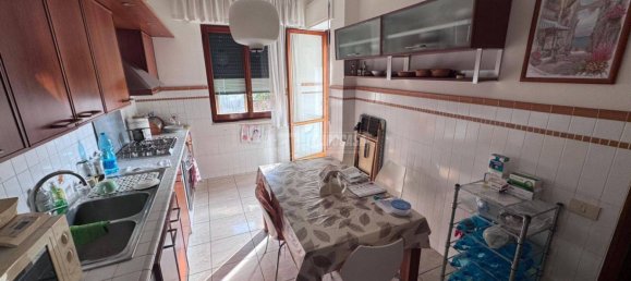 4 bedrooms Apartment in Naples, Italy No. 24313 6