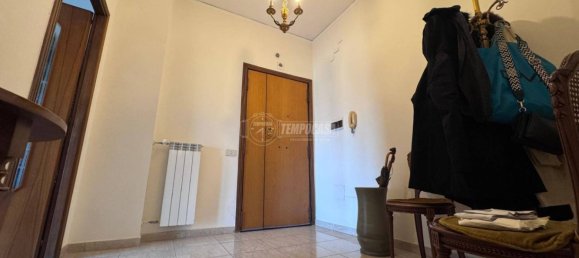 4 bedrooms Apartment in Naples, Italy No. 24313 5