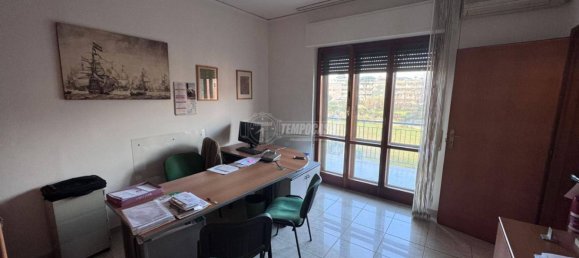 4 bedrooms Apartment in Naples, Italy No. 24313 21