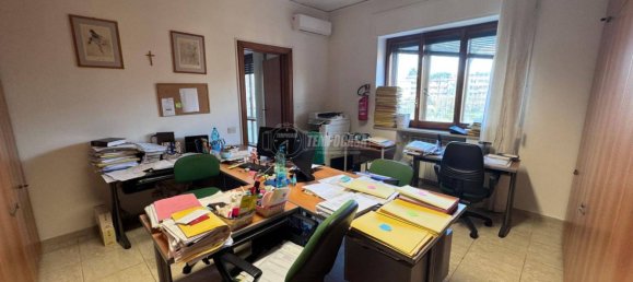 4 bedrooms Apartment in Naples, Italy No. 24313 18