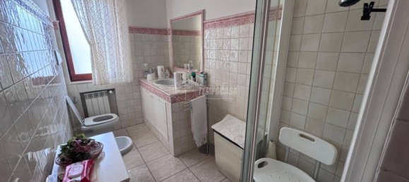 4 bedrooms Apartment in Naples, Italy No. 24313 26