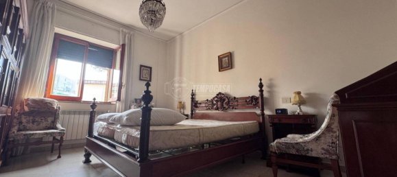 4 bedrooms Apartment in Naples, Italy No. 24313 17