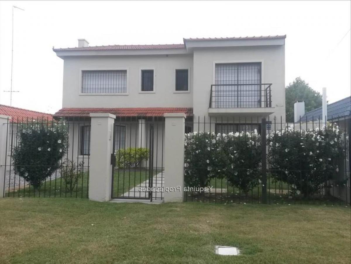3 bedrooms House in Montevideo, Uruguay No. 9052