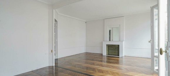 2 bedrooms Apartment in Paris, France No. 173171 9