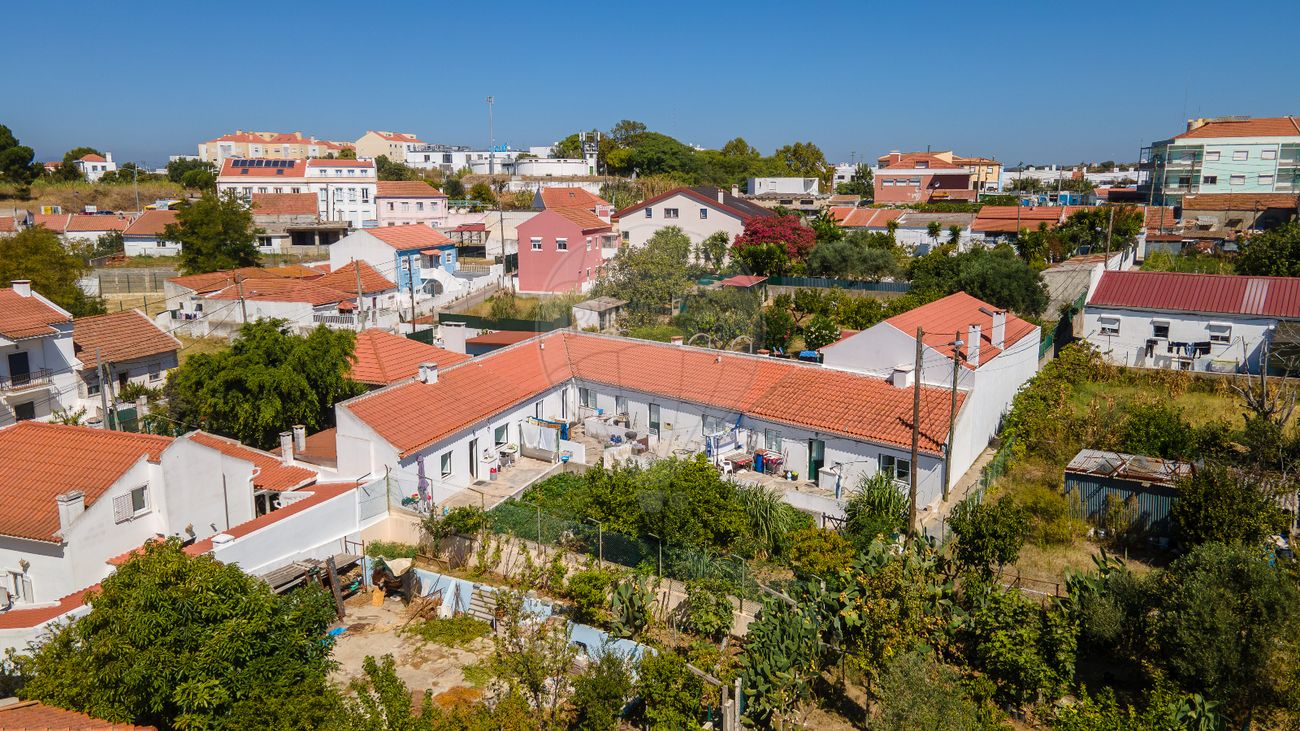 Дом с 4 спальнями в Алмада, Португалия № 20067