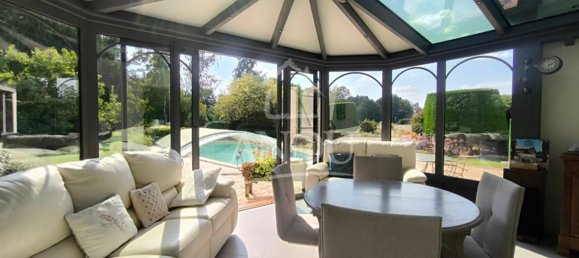 5 bedrooms House in Saint-Eman, France No. 245729 2