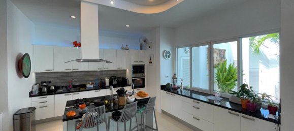 4 bedrooms Villa in Chalong, Thailand No. 6016 4