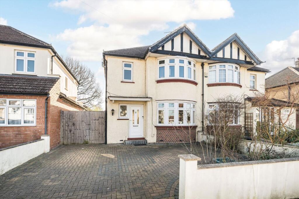 3 bedrooms House in Surbiton, United Kingdom No. 10209