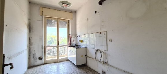 6 rooms Apartment in Pietrasanta, Italy No. 218225 6