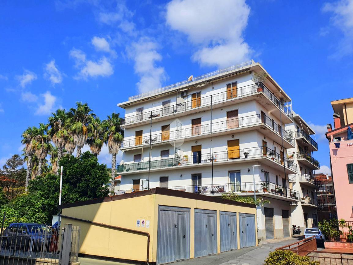 1غرفة مرآب في Riva Ligure, Italy رقم 151082