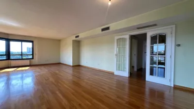 4 bedrooms Apartment in Zaragoza, Spain No. 203305