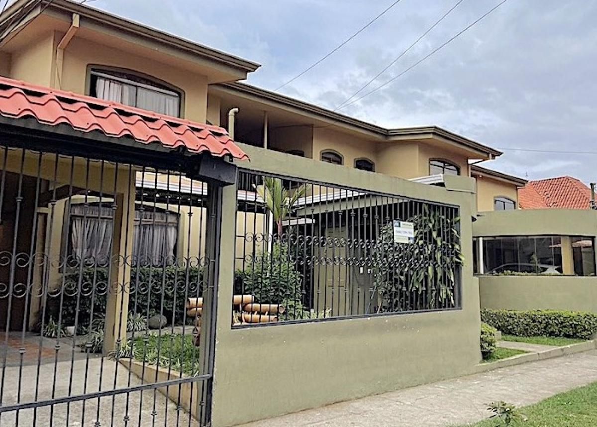 4 dormitorios сasa en venta en Curridabat, San José, Costa Rica № 581