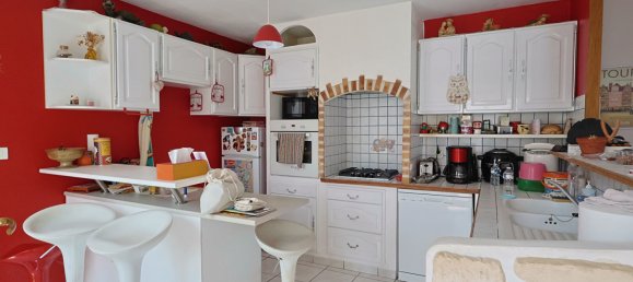 Casa de 3 dormitorios en Tours, France No. 62789 4