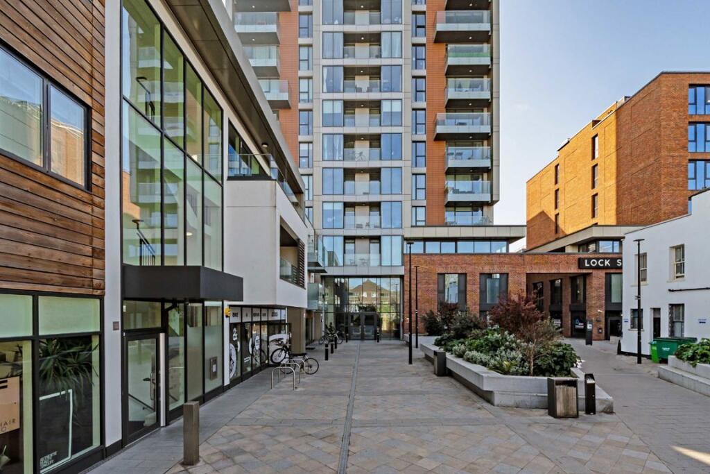 1 bedroom Apartment in Canary Wharf, United Kingdom No. 5639